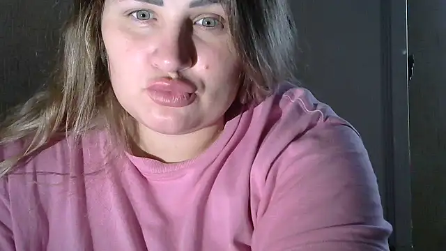 Snapshot of Honeydew-Waves chatting on 11-17-25, 06:39 Honeydew-Waves online show from 11-17-25, 06:39