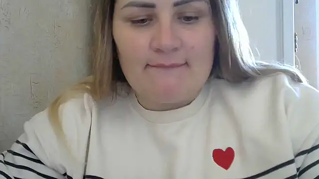 Snapshot of Honeydew-Waves chatting on 11-03-25, 07:02 Honeydew-Waves online show from 11-03-25, 07:02