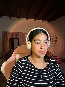 Snapshot of Arteatenea__ chatting on 12-04-25, 04:22 Arteatenea online show from 12-04-25, 04:22