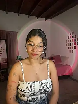 Snapshot of Arteatenea__ chatting on 01-15-25, 05:19 Arteatenea online show from 01-15-25, 05:19