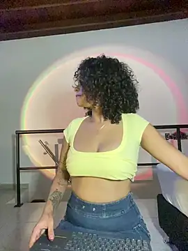 Snapshot of Arteatenea__ chatting on 02-26-25, 05:35 Arteatenea online show from 02-26-25, 05:35