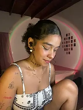 Snapshot of Arteatenea__ chatting on 02-01-25, 08:18 Arteatenea online show from 02-01-25, 08:18