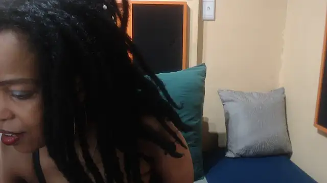 Snapshot of AssSeductress43 chatting on 06-02-26, 03:28 AssSeductress43 online show from 06-02-26, 03:28