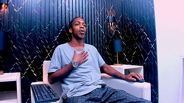 Snapshot of LarryCollin chatting on 03-02-25, 02:08 LarryCollin online show from 03-02-25, 02:08