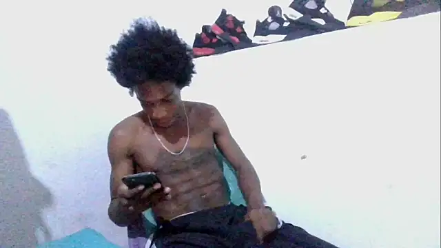 Snapshot of LarryCollin chatting on 10-25-25, 06:41 LarryCollin online show from 10-25-25, 06:41