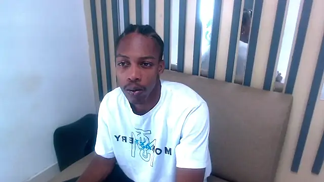 Snapshot of LarryCollin chatting on 03-20-25, 12:22 LarryCollin online show from 03-20-25, 12:22