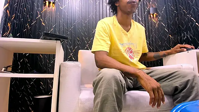 Snapshot of LarryCollin chatting on 10-09-25, 03:29 LarryCollin online show from 10-09-25, 03:29