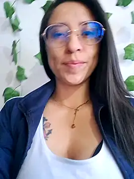 Snapshot of VALERY-03_ chatting on 10-17-25, 12:18 VALERY-03 online show from 10-17-25, 12:18