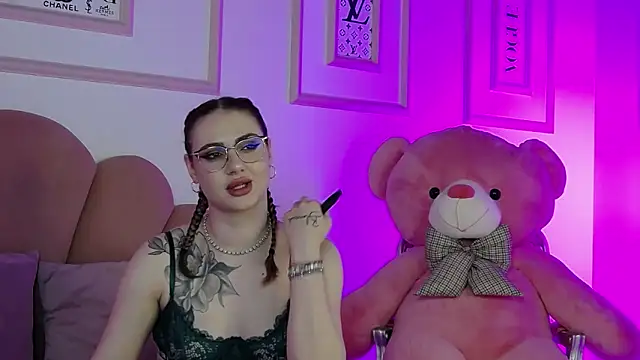 Abby  White online show from 04-17-26, 04:32