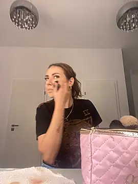Snapshot of Abby__White chatting on 09-25-25, 03:18 Abby White online show from 09-25-25, 03:18