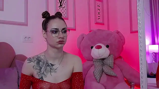 Snapshot of Abby__White chatting on 03-18-25, 05:12 Abby White online show from 03-18-25, 05:12