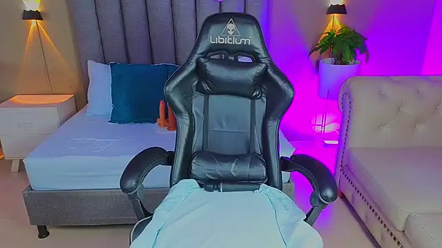 angelica dymond online show from 04-10-26, 07:32