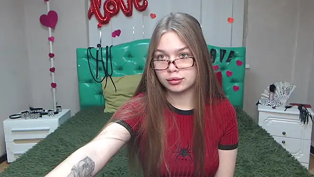 LaraPika online show from 03-18-25, 06:06