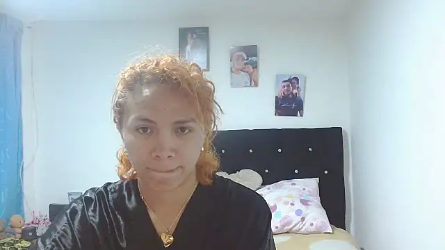 Snapshot of giuliana_andrade chatting on 10-15-25, 12:42 giuliana andrade online show from 10-15-25, 12:42
