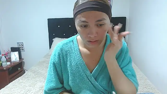Snapshot of giuliana_andrade chatting on 10-21-25, 11:37 giuliana andrade online show from 10-21-25, 11:37