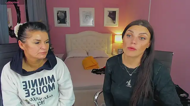 Snapshot of EricaAndPenelopa chatting on 01-04-25, 05:16 EricaAndPenelopa online show from 01-04-25, 05:16