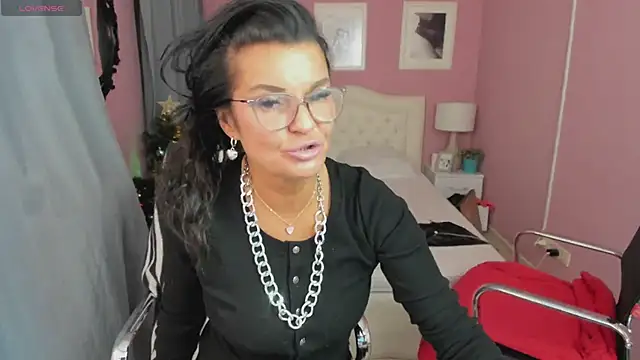 Snapshot of EricaAndPenelopa chatting on 12-17-24, 08:54 EricaAndPenelopa online show from 12-17-24, 08:54