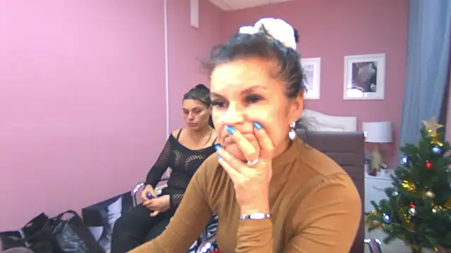 Snapshot of EricaAndPenelopa chatting on 12-05-24, 08:38 EricaAndPenelopa online show from 12-05-24, 08:38