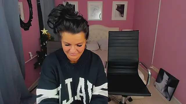 Snapshot of EricaAndPenelopa chatting on 12-13-24, 04:33 EricaAndPenelopa online show from 12-13-24, 04:33