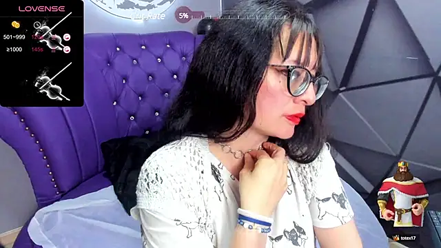 Snapshot of Caliia_Oith_ chatting on 03-08-25, 03:35 Caliia Oith online show from 03-08-25, 03:35