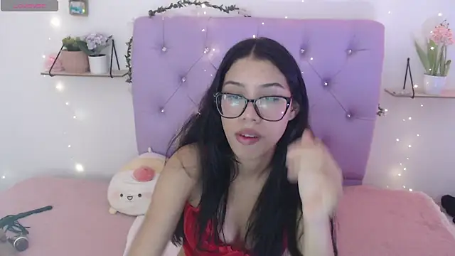 Snapshot of AmberJeong chatting on 02-17-25, 12:54 AmberJeong online show from 02-17-25, 12:54