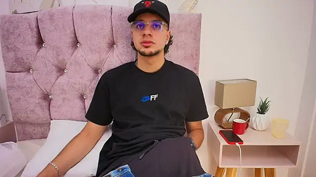 Amadeo Wild online show from 02-06-25, 03:20