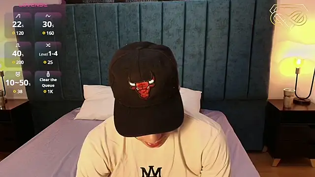 Amadeo Wild online show from 12-31-24, 03:42