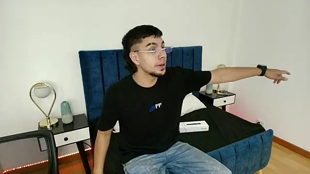 Amadeo Wild online show from 03-15-25, 03:37