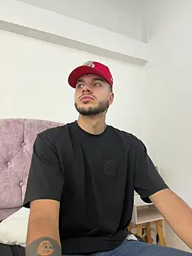 Amadeo Wild online show from 10-28-25, 02:16