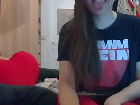 Snapshot of PearMaki chatting on 12-04-24, 04:10 PearMaki online show from 12-04-24, 04:10