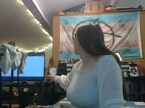 Snapshot of PearMaki chatting on 12-10-24, 08:27 PearMaki online show from 12-10-24, 08:27