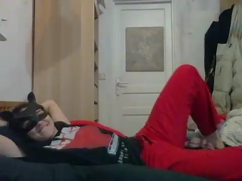 Snapshot of PearMaki chatting on 12-04-24, 07:17 PearMaki online show from 12-04-24, 07:17