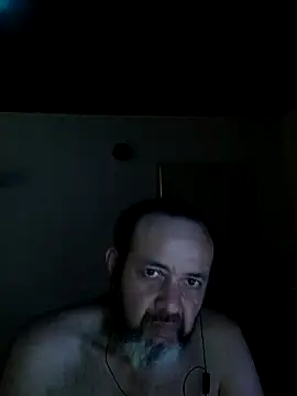 Snapshot of Leocesar37 chatting on 10-10-25, 03:24 Leocesar37 online show from 10-10-25, 03:24