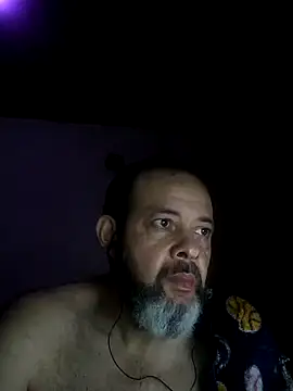 Snapshot of Leocesar37 chatting on 10-13-25, 05:53 Leocesar37 online show from 10-13-25, 05:53