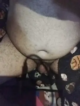 Snapshot of Leocesar37 chatting on 10-18-25, 04:36 Leocesar37 online show from 10-18-25, 04:36