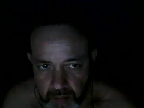 Snapshot of Leocesar37 chatting on 09-13-25, 04:56 Leocesar37 online show from 09-13-25, 04:56