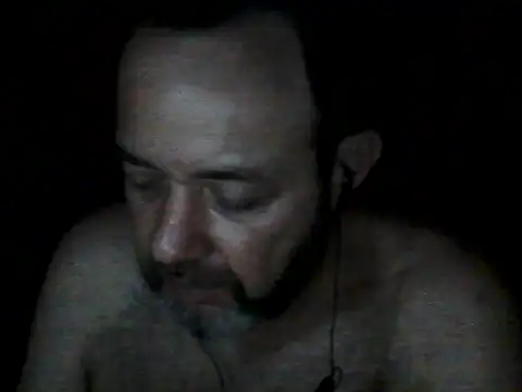 Snapshot of Leocesar37 chatting on 09-16-25, 06:25 Leocesar37 online show from 09-16-25, 06:25