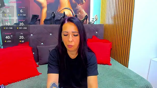 LauraSin online show from 06-19-26, 05:52