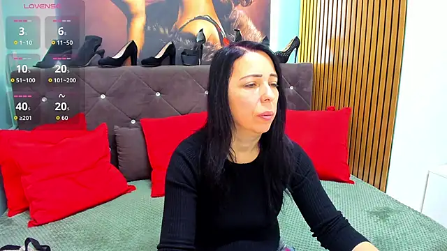 LauraSin online show from 02-12-26, 05:18