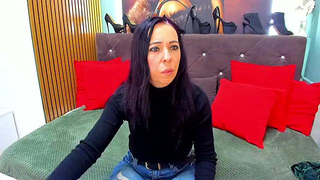 LauraSin online show from 02-18-26, 07:21