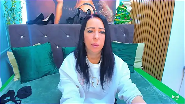 LauraSin online show from 12-19-25, 04:27