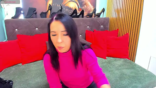 LauraSin online show from 02-17-26, 07:00