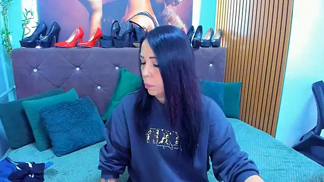 LauraSin online show from 10-06-25, 03:19