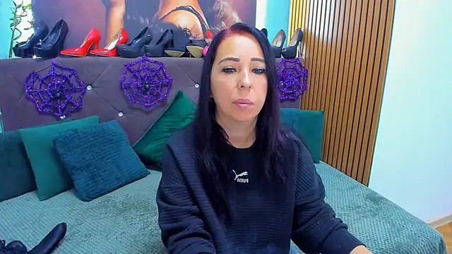 LauraSin online show from 10-25-25, 03:38