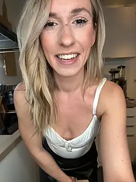 lola tentatiion online show from 11-16-25, 08:02