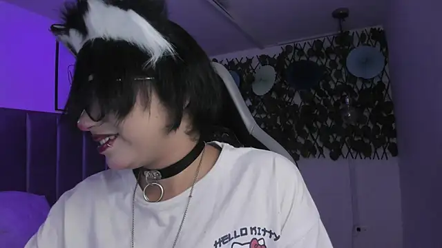 Kitty Gang online show from 04-11-26, 01:46