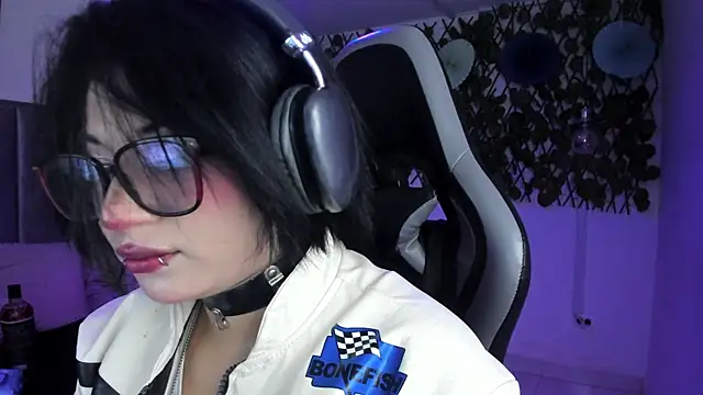 Kitty Gang online show from 07-11-26, 01:06