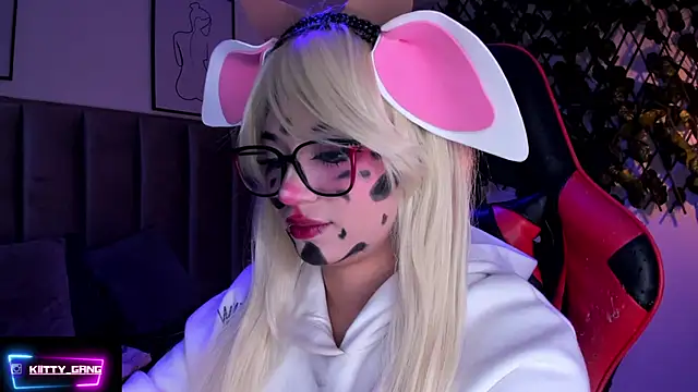 Kitty Gang online show from 10-31-25, 02:30