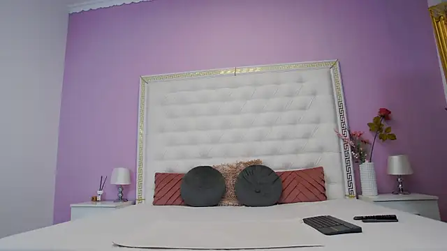 Lenna Paul online show from 11-24-25, 04:56