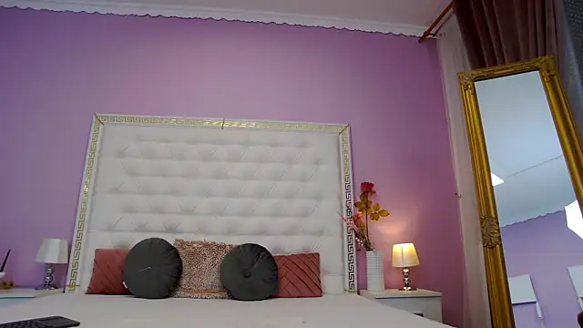 Lenna Paul online show from 10-30-25, 05:06